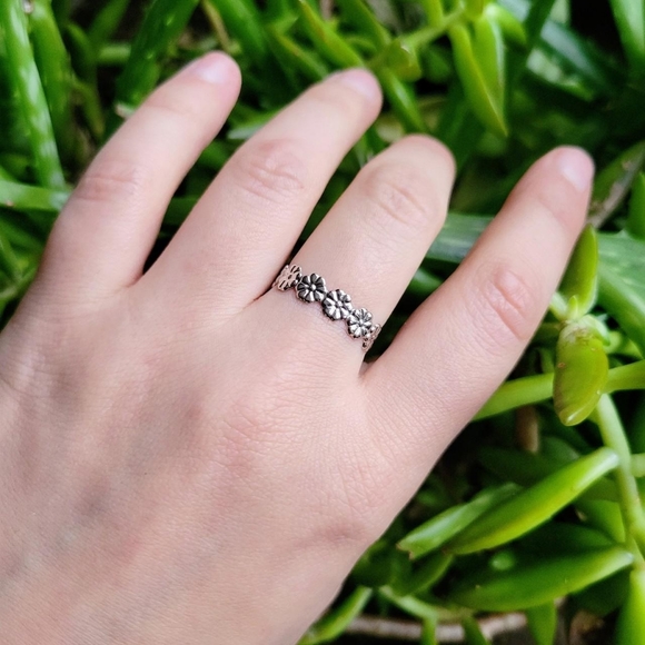 New Dainty Silver Flower Ring Band & Toe Ring - Picture 3 of 7